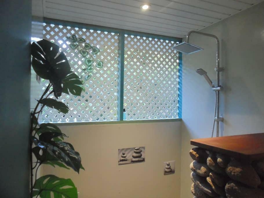 Fare Haurevaiti Moorea Paopao Luaran gambar